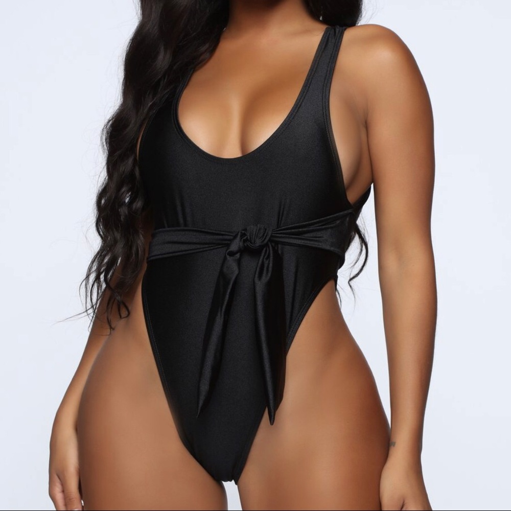 FASHION NOVA - tie down swimsuit